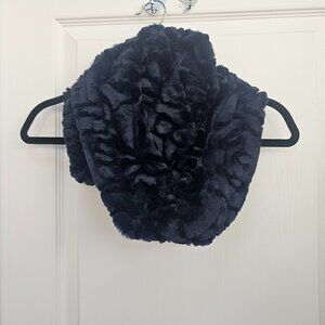 Textured infinity scarf